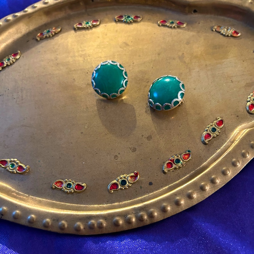 VTG 60s Hong Kong Silver and Green clip on button earrings. Very sweet!! - Picture 1 of 4